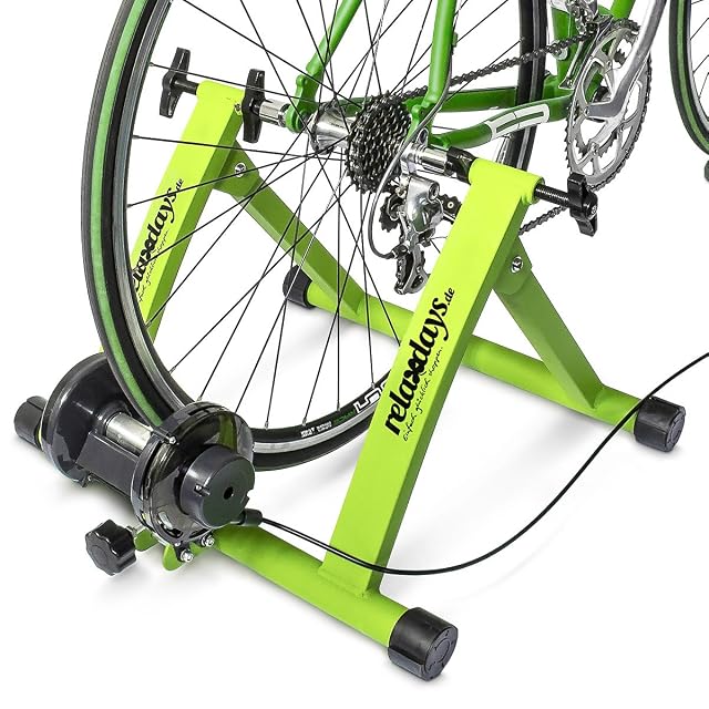 Home-trainer Relaxdays vert, monté et prêt à recevoir un vélo